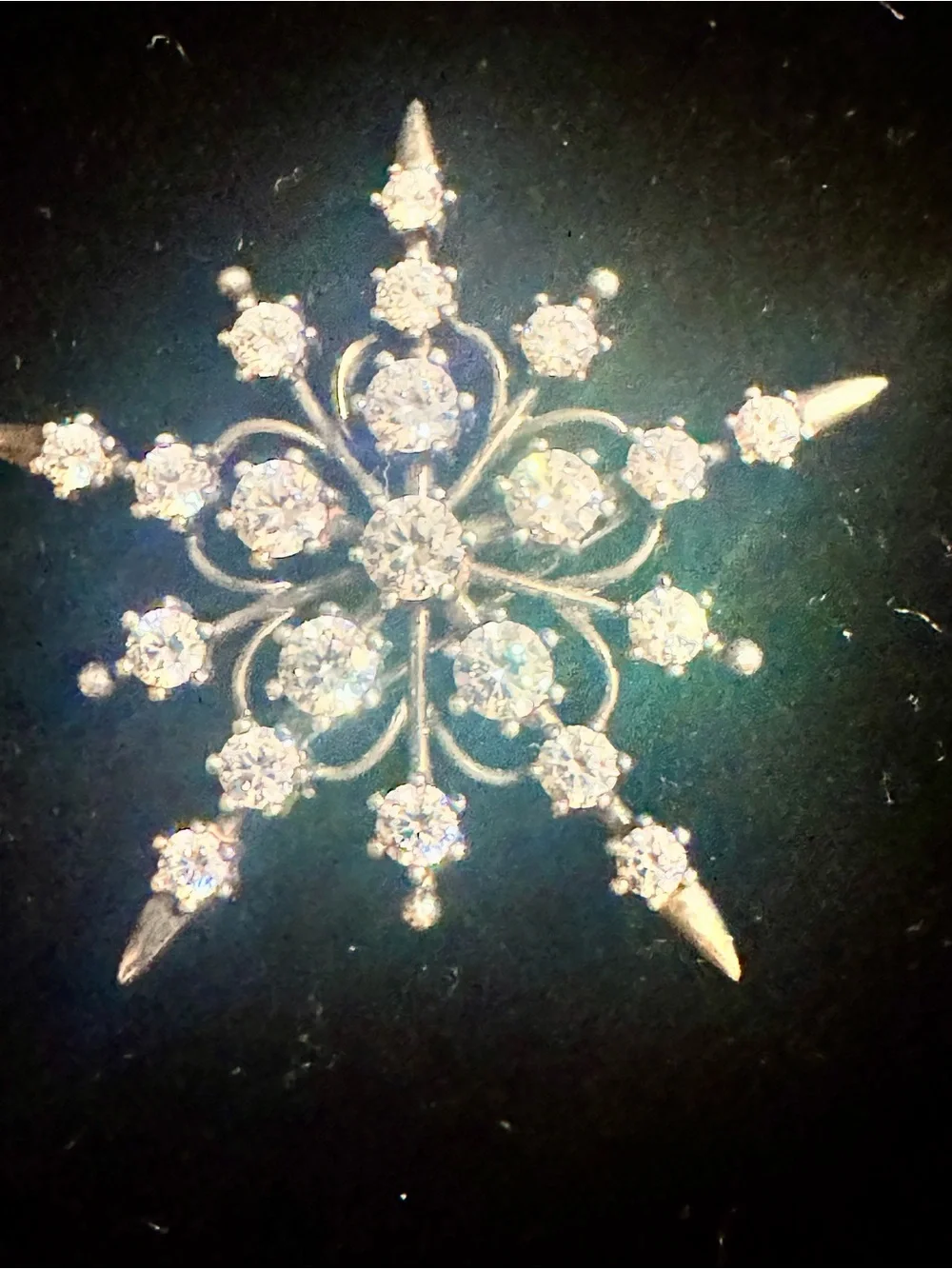 Vintage 925 Silver Snowflake brooch with CZ Clear Crystal accents - Picture 3 of 10